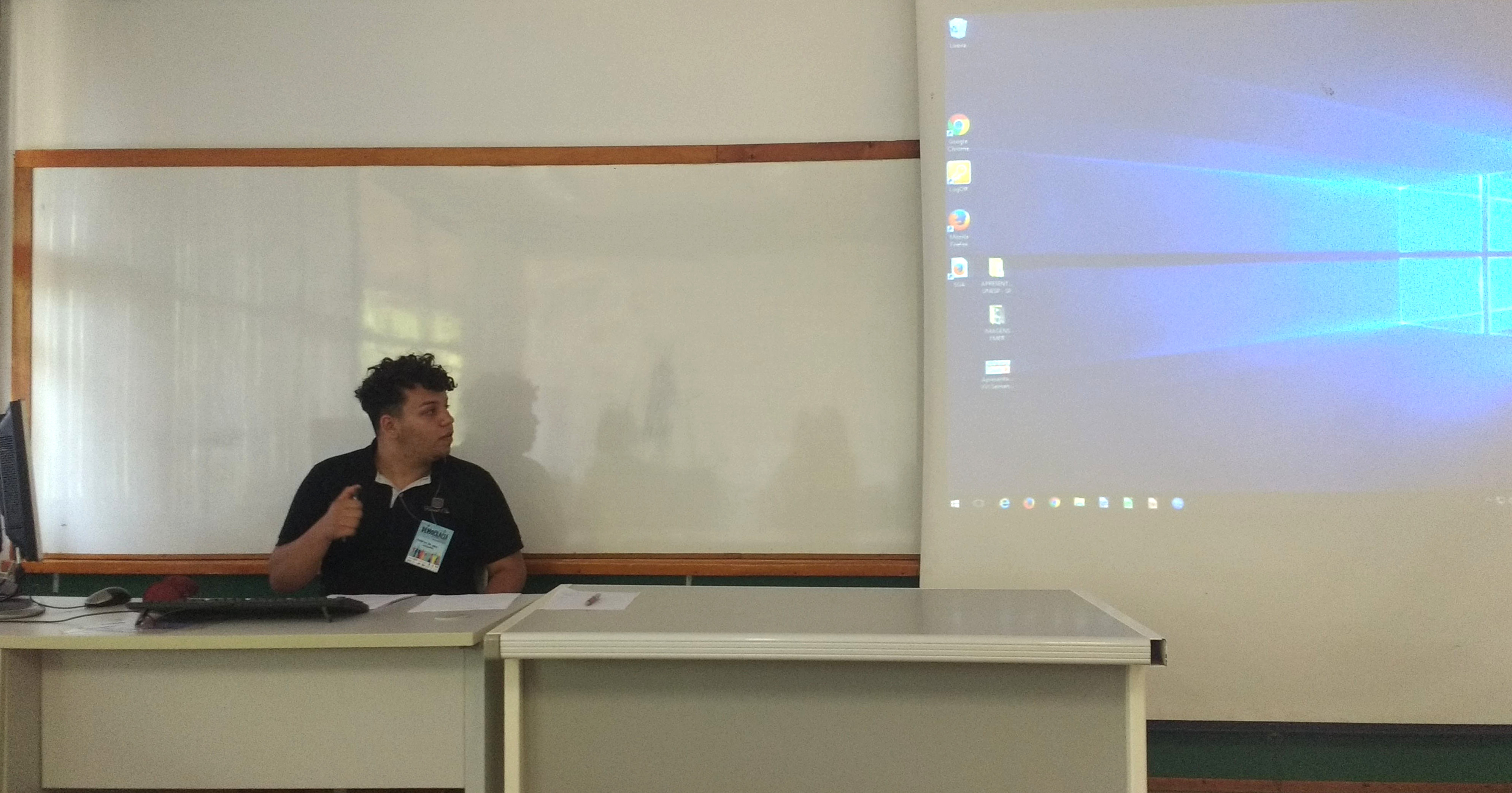 Em apresentação de trabalho, na Unesp